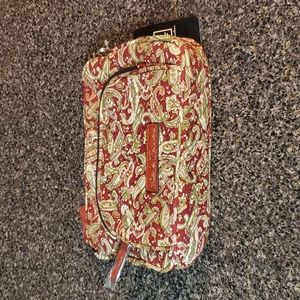 NWT Mia K Farrow women's Noni quilted Crossbody bag/Cosmetic Pouch